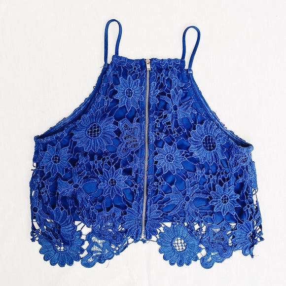 Blue crochet crop tank - Picture 2 of 2